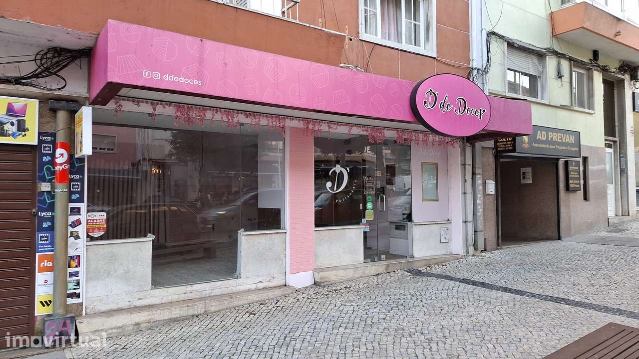 Loja com montra grande , situada na Avenida D.Afonso Henriques 7 - Grande imagem: 3/10