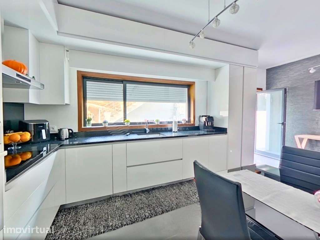 Moradia T3 com Terraço de 34 m² e Garagem - Carvalhosa, Paços de Fe... - Grande imagem: 2/35