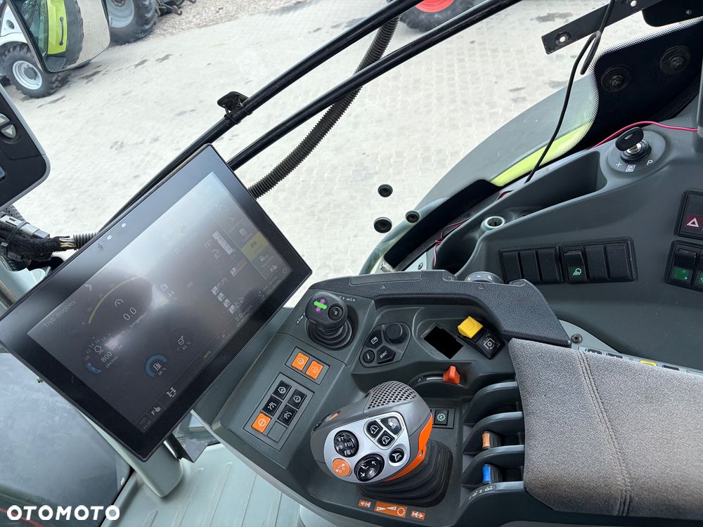 Claas Axion 870 - 17