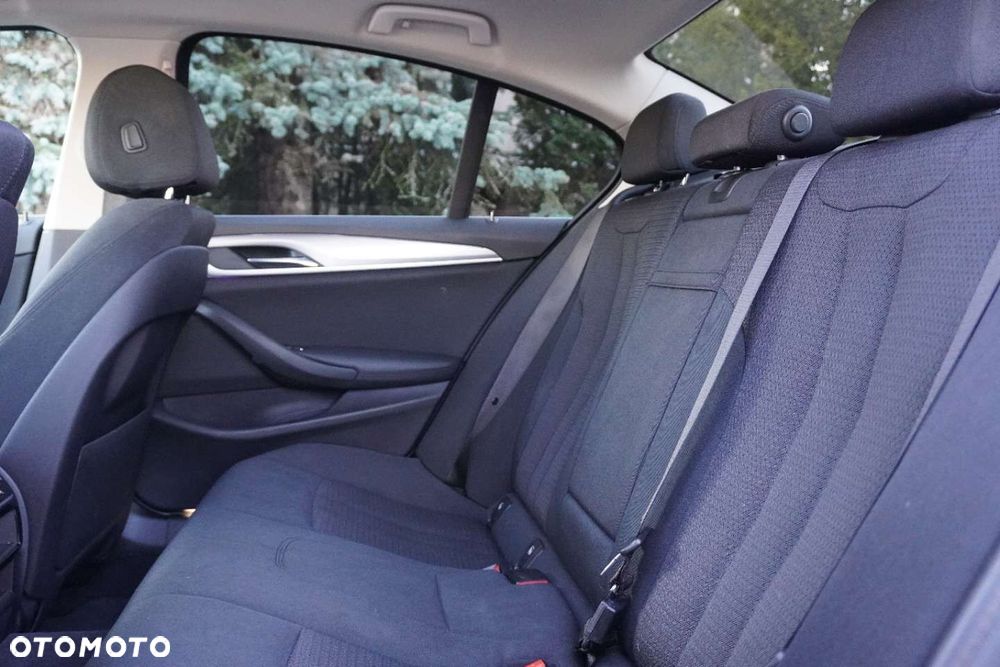 BMW Seria 5 520d xDrive - 23