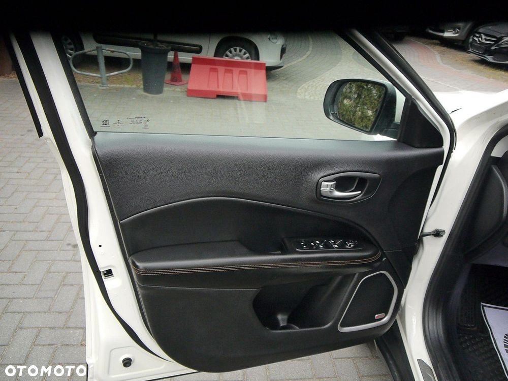 Jeep Compass 2.0 MultiJet Active Drive Automatik Limited - 37