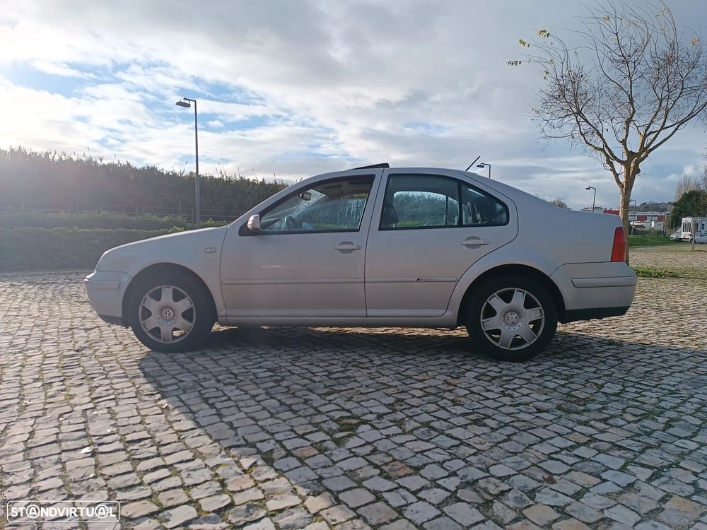 VW Bora 1.9 TDi Highline - 1