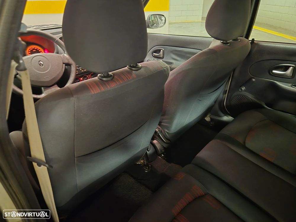 Renault Clio 1.2 16V Confort Dynamique - 22