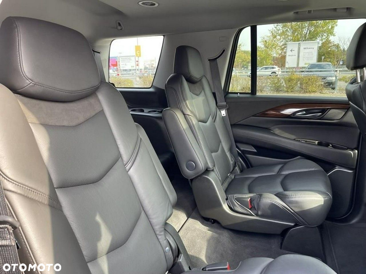 Cadillac Escalade - 16