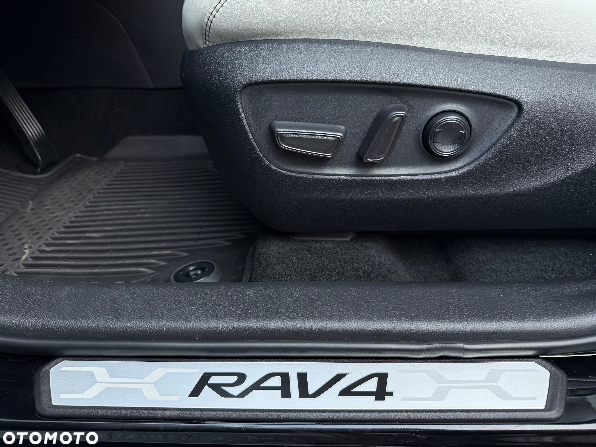 Toyota RAV4 - 10