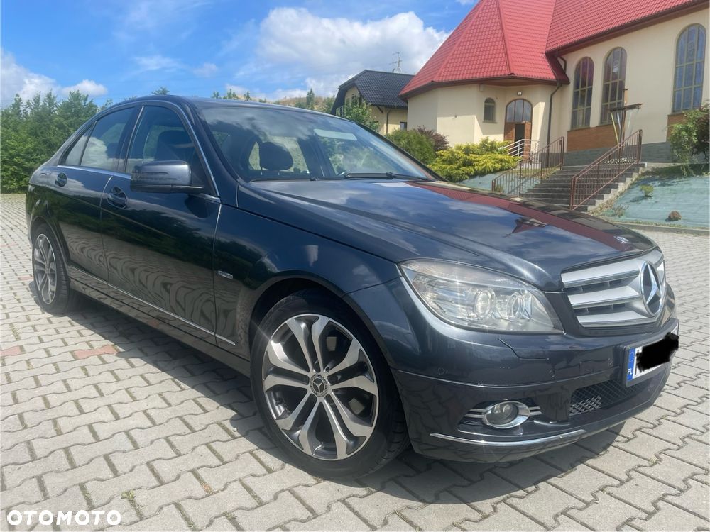 Mercedes-Benz Klasa C 180 CGI BlueEFFICIENCY Avantgarde - 13