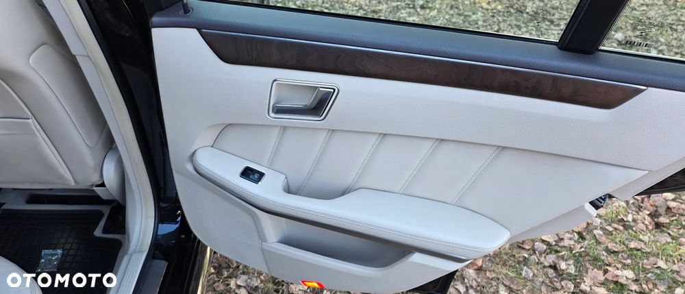 Mercedes-Benz Klasa E 500 BlueEFFICIENCY 7G-TRONIC Avantgarde - 18