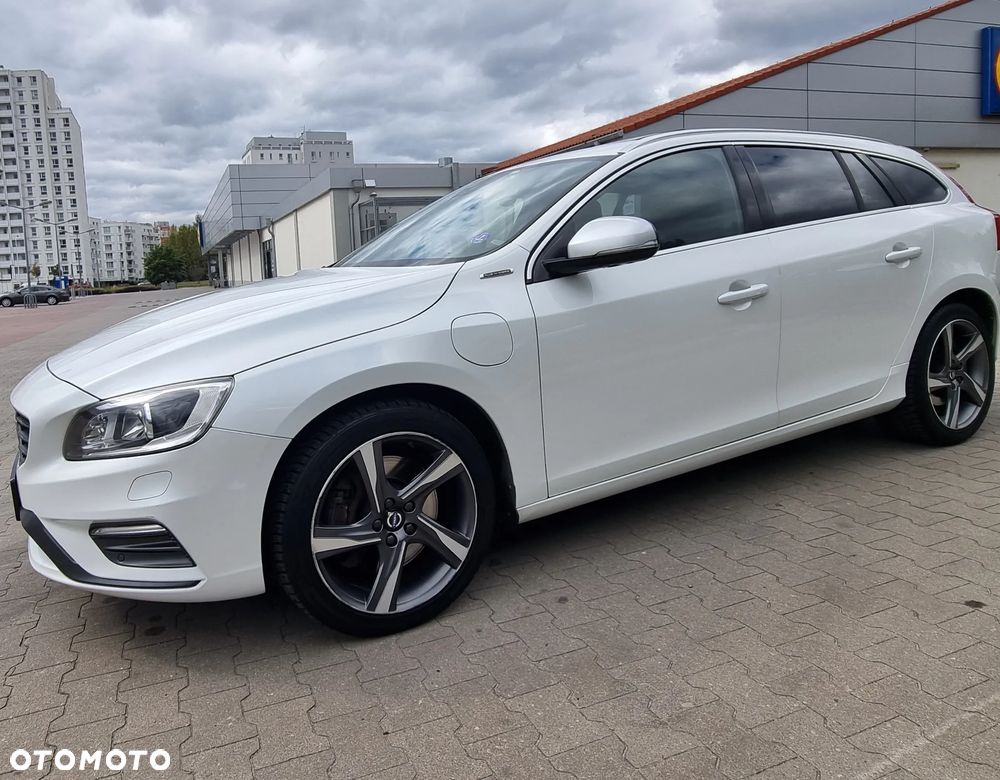 Volvo V60 D6 AWD Plug-in Hybrid R-Design Summum - 7