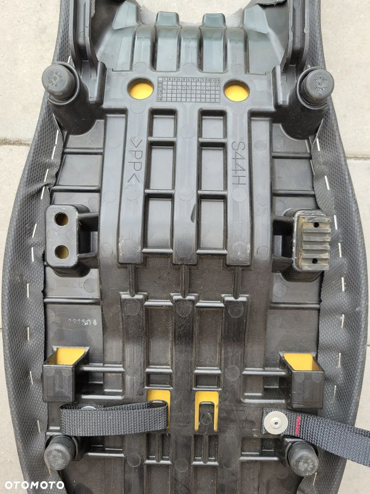 Kanapa, fotel, siedzenie Suzuki Gladius 650 - 17