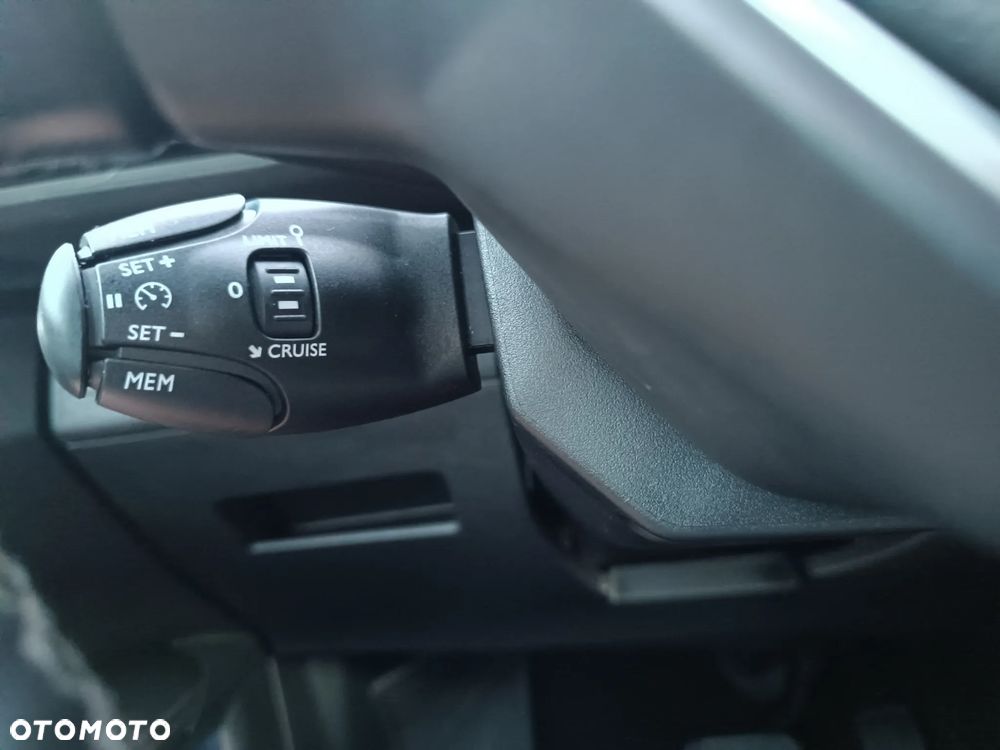 Peugeot 3008 1.6 BlueHDi Allure S&S EAT6 - 38