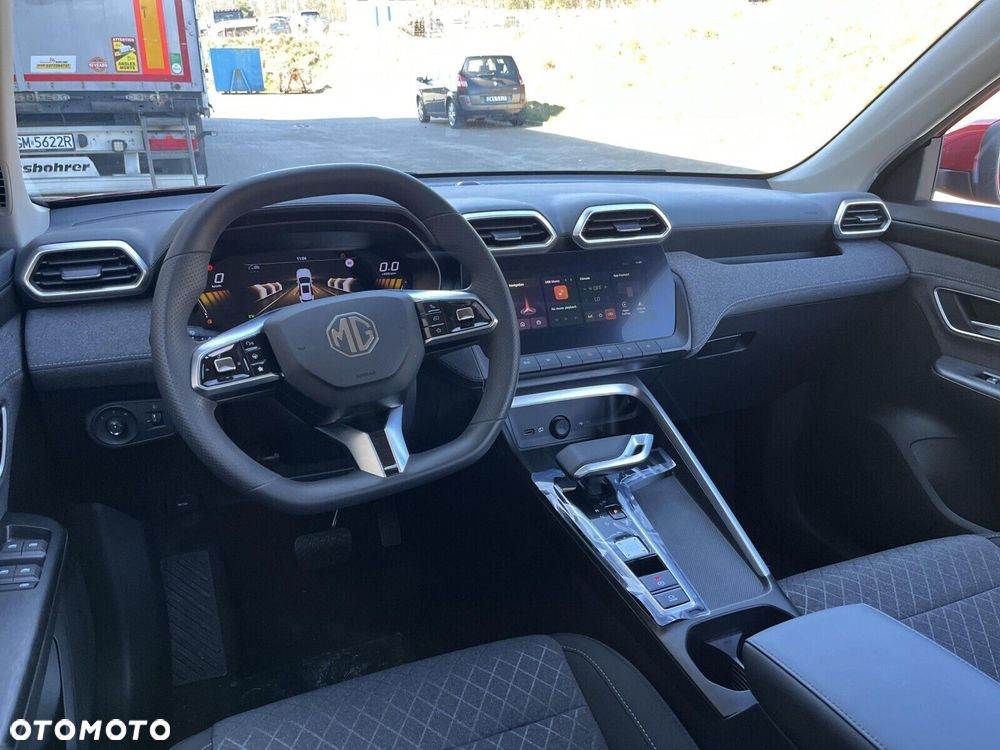 MG ZS Hybrid+ - 11