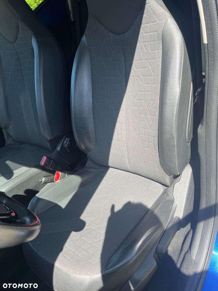 Toyota Aygo x.shift x-play connect - 8