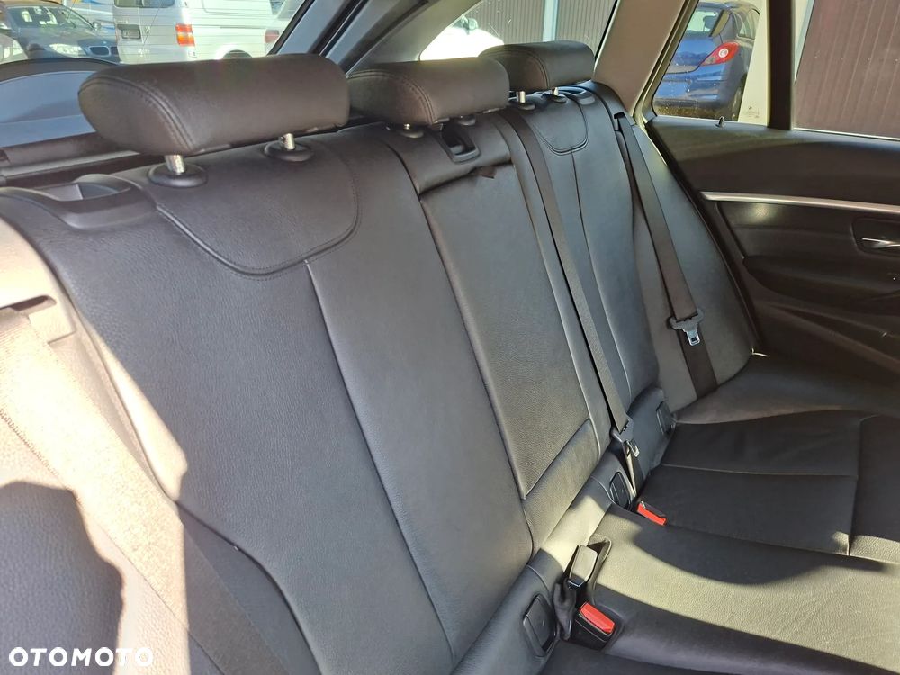 BMW Seria 3 320d Luxury Line - 13