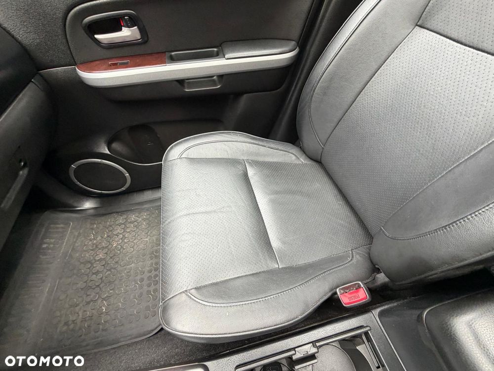 Suzuki Grand Vitara 2.0 De luxe - 29