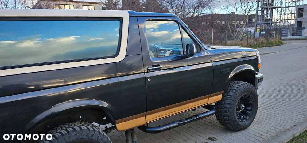 Ford Bronco - 16