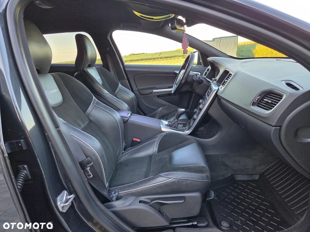 Volvo V60 D4 Drive-E R-Design Summum - 24