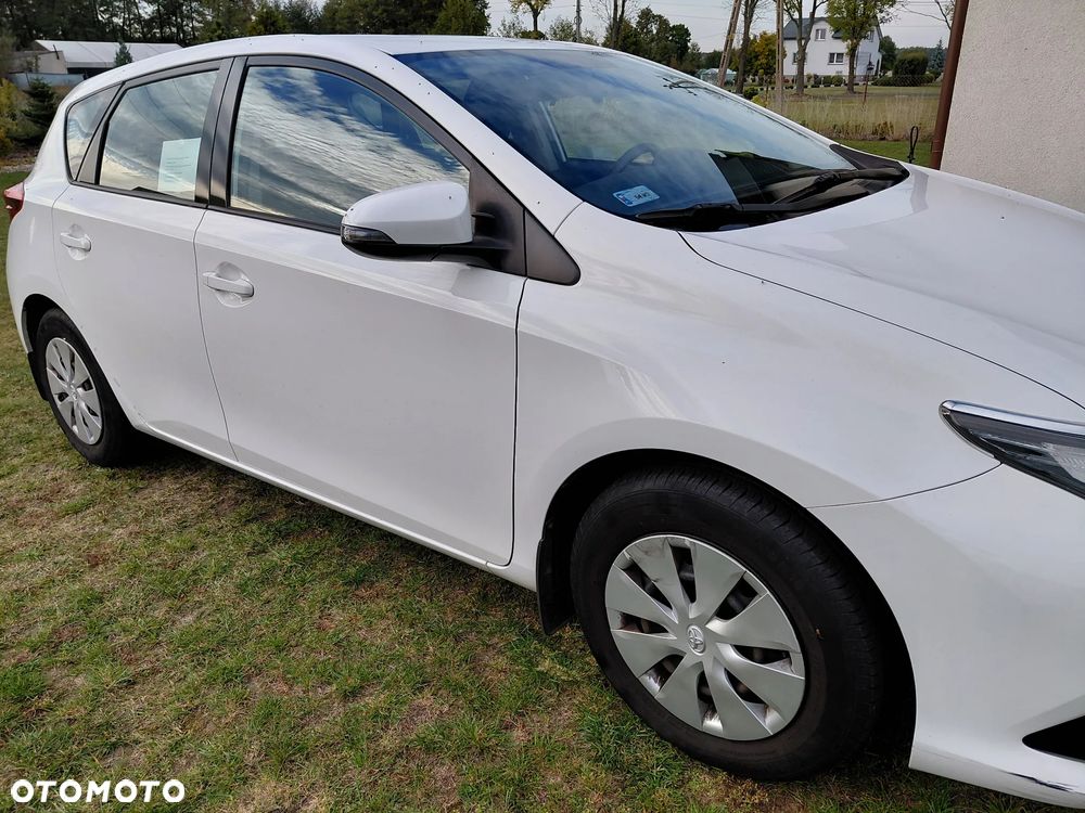 Toyota Auris - 11