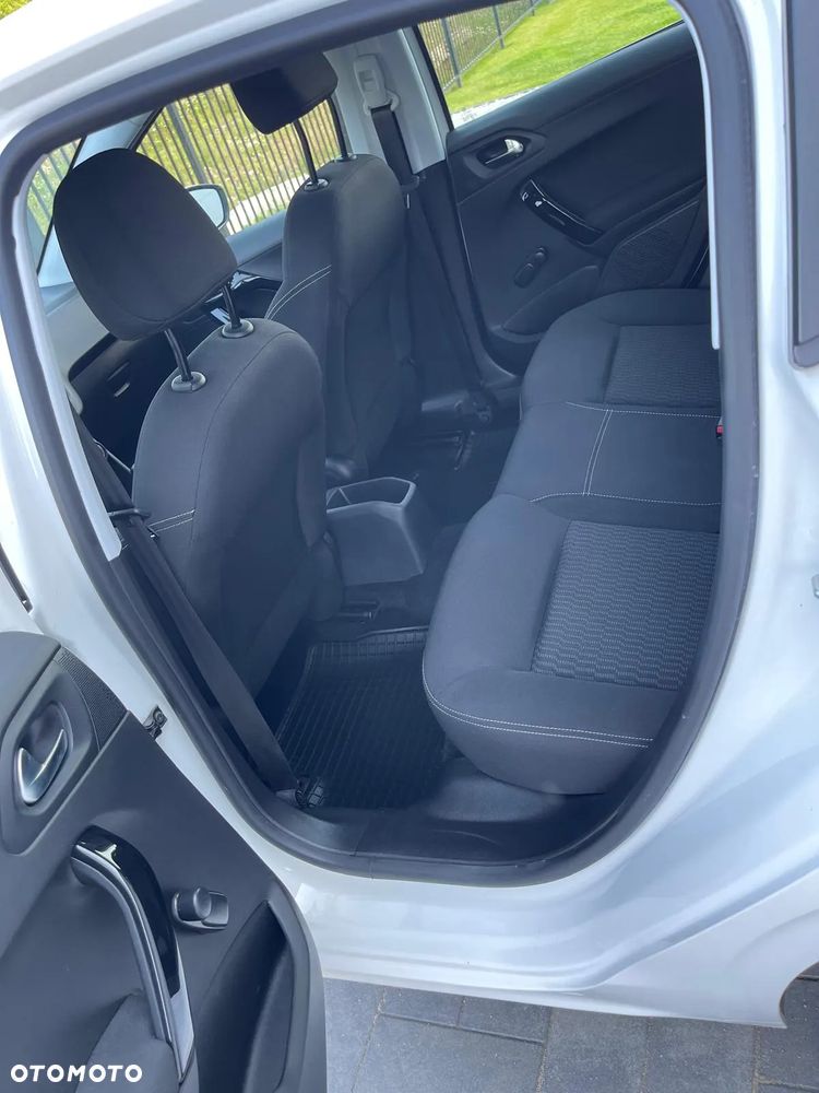 Peugeot 208 - 13