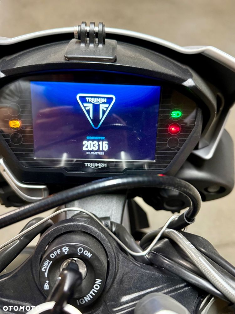Triumph Street Triple - 8