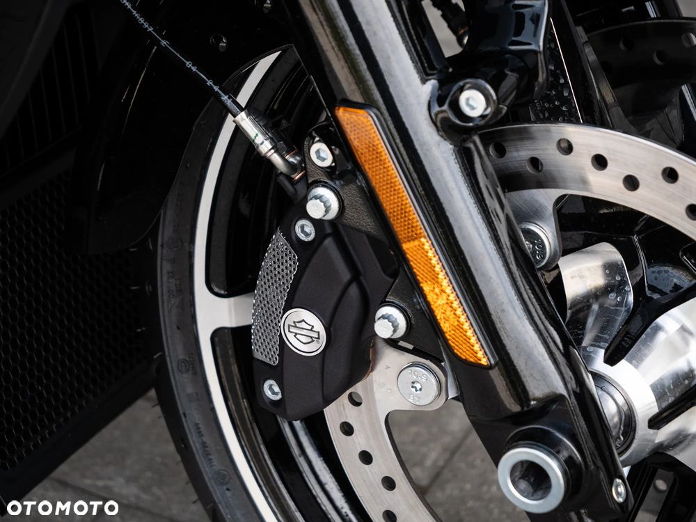 Harley-Davidson Touring Street Glide - 37