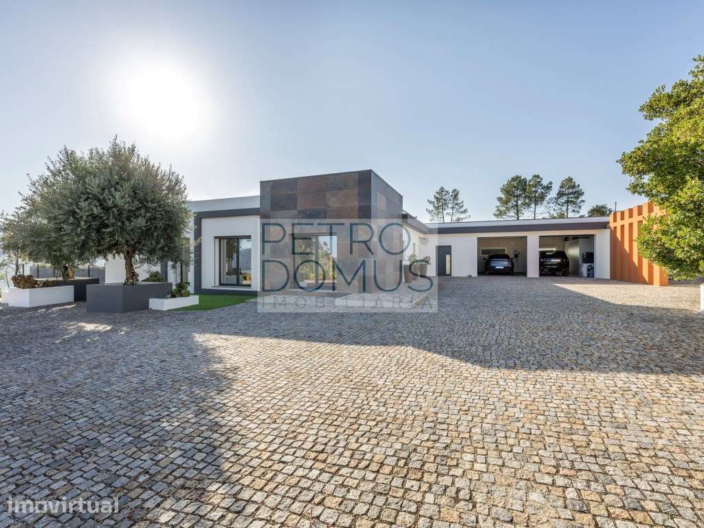 MORADIA T3+ATELIER COMO NOVA COM PISCINA AQUECIDA E VISTA PARA A SE... - Grande imagem: 2/60