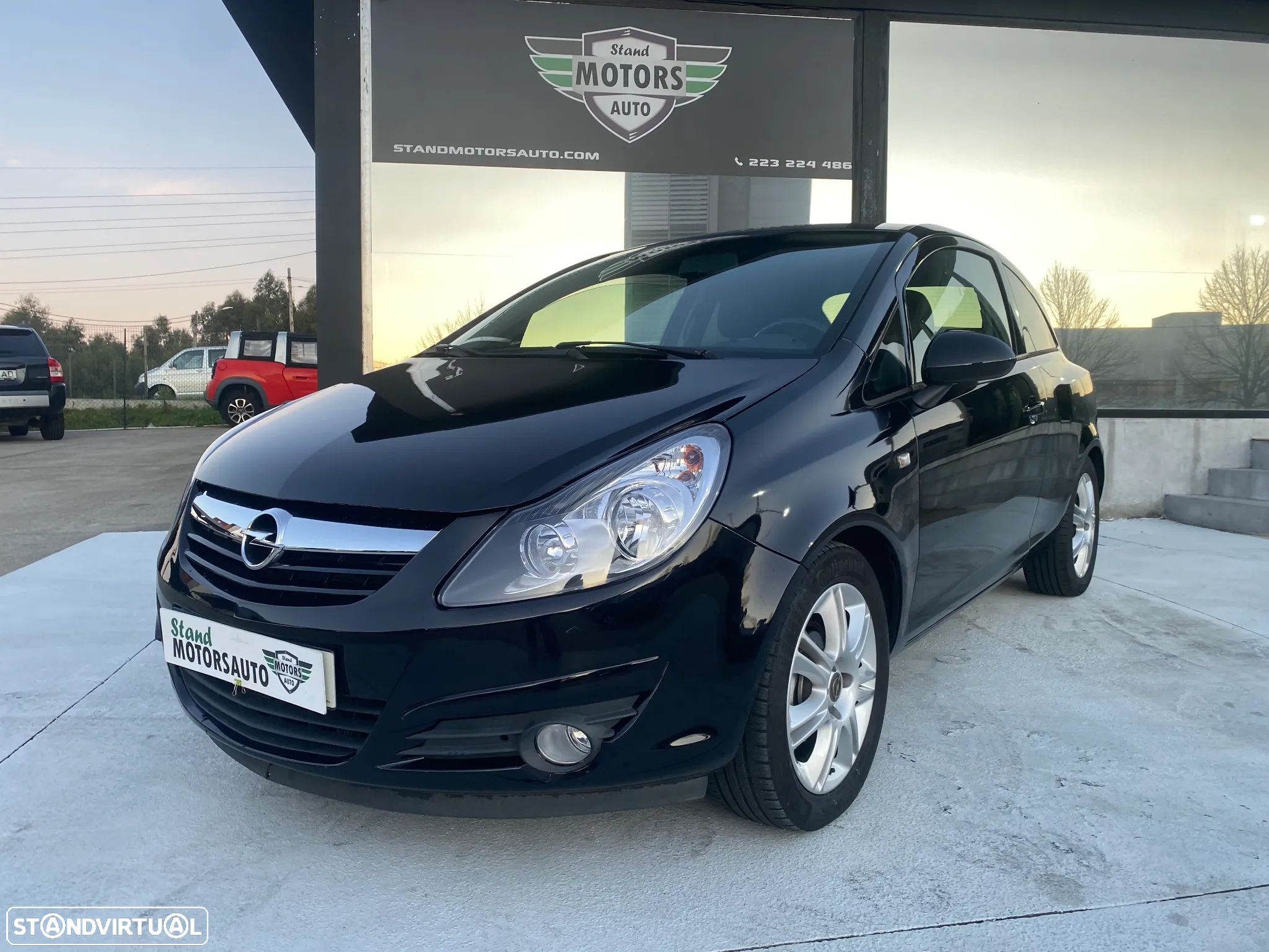 Opel Corsa 1.2 Black Edition - 1