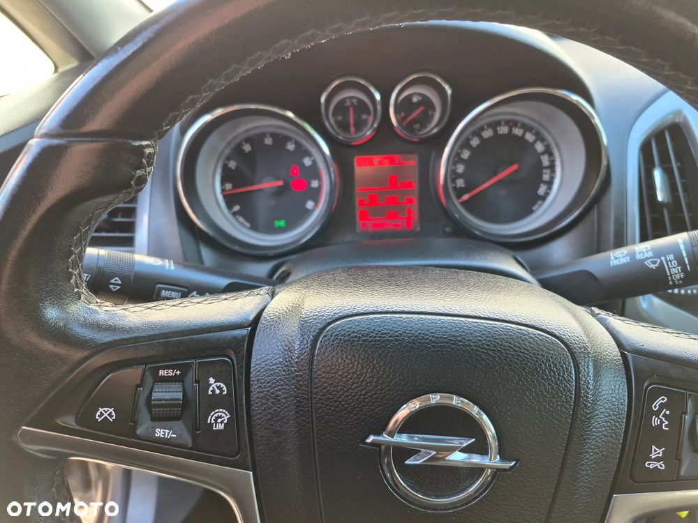 Opel Astra 1.4 T Cosmo - 11