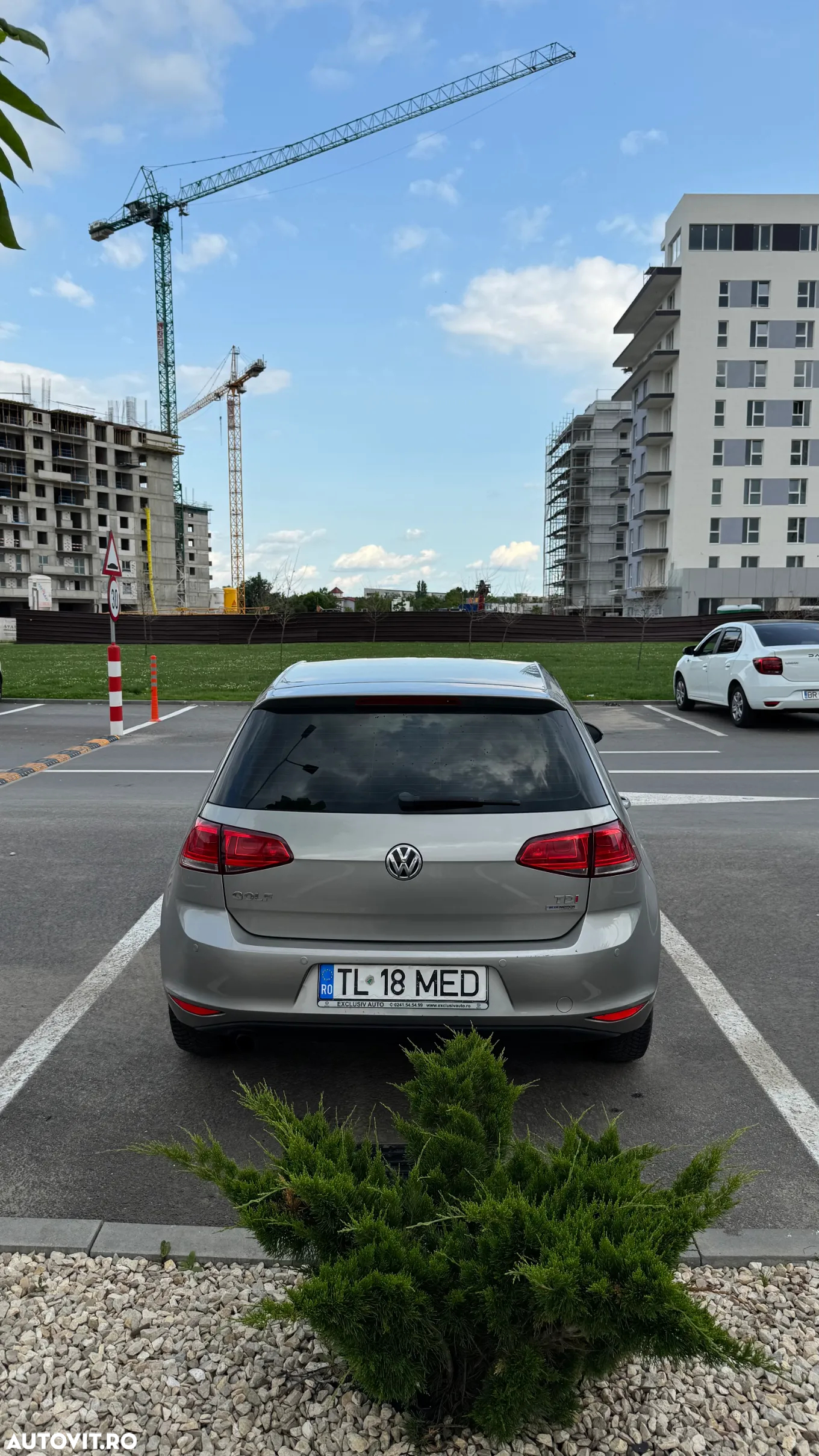 Volkswagen Golf 1.6 TDI BlueMotion Technology DPF Comfortline DSG - 4