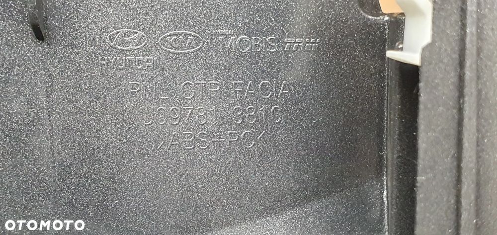 Ramka dekor radia konsoli Kia Sportage III U09781-3810 - 7