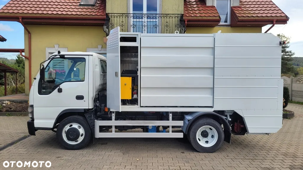 Isuzu MYJKA DO POJEMNIKÓW - 17