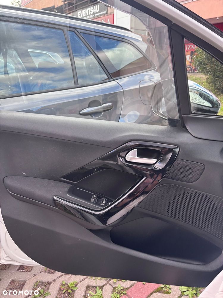 Peugeot 208 1.2 PureTech Style - 14