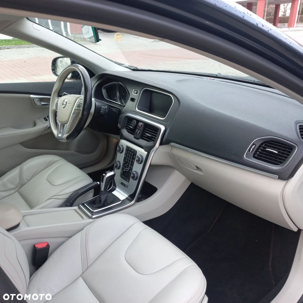 Volvo V40 Cross Country D4 Ocean Race - 11