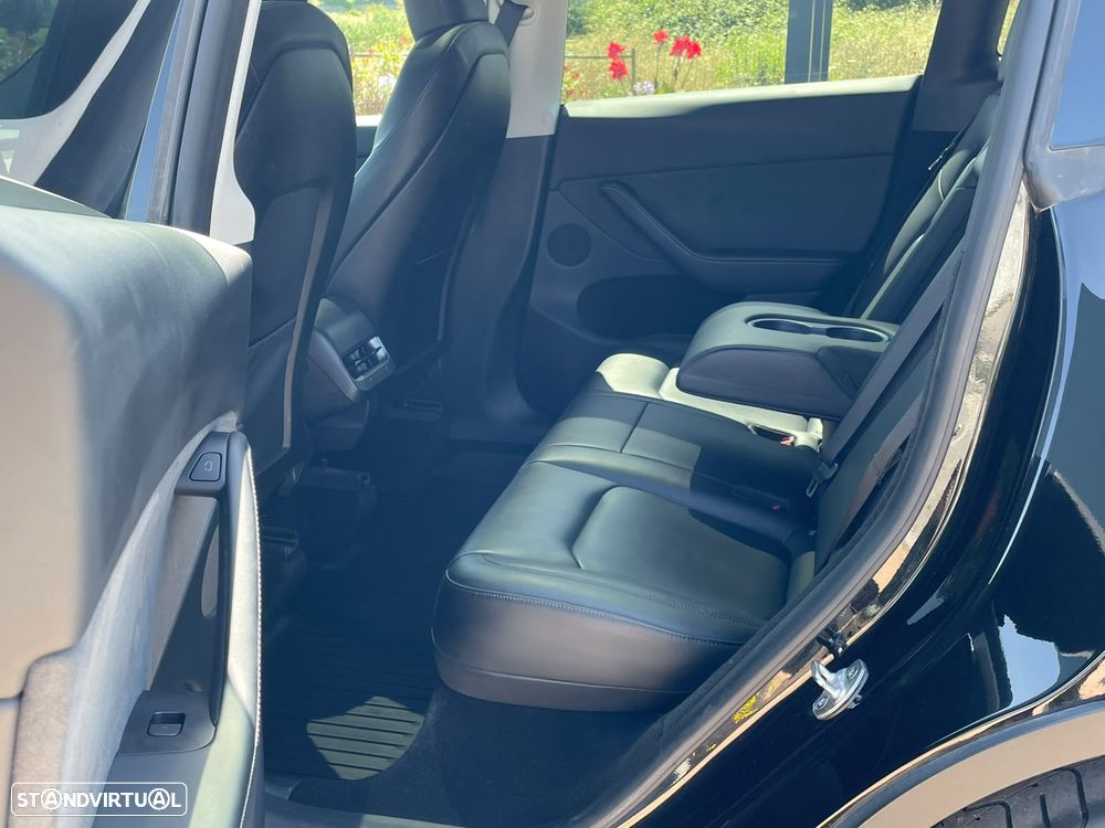 Tesla Model Y - 14