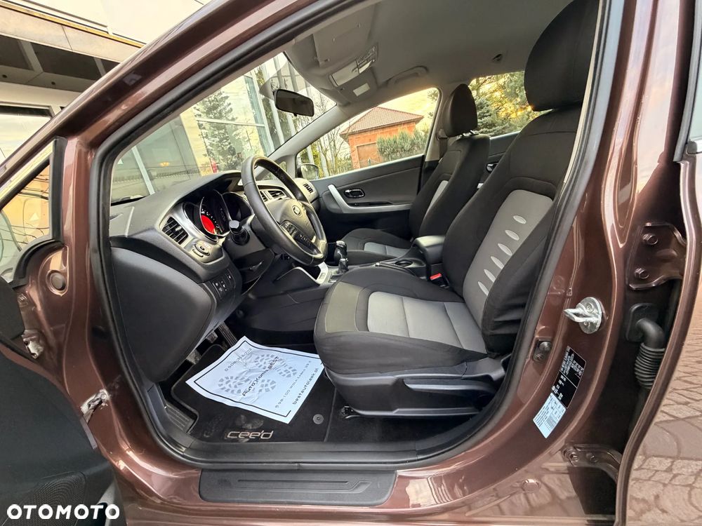 Kia Ceed 1.6 GDI ISG Spirit - 18