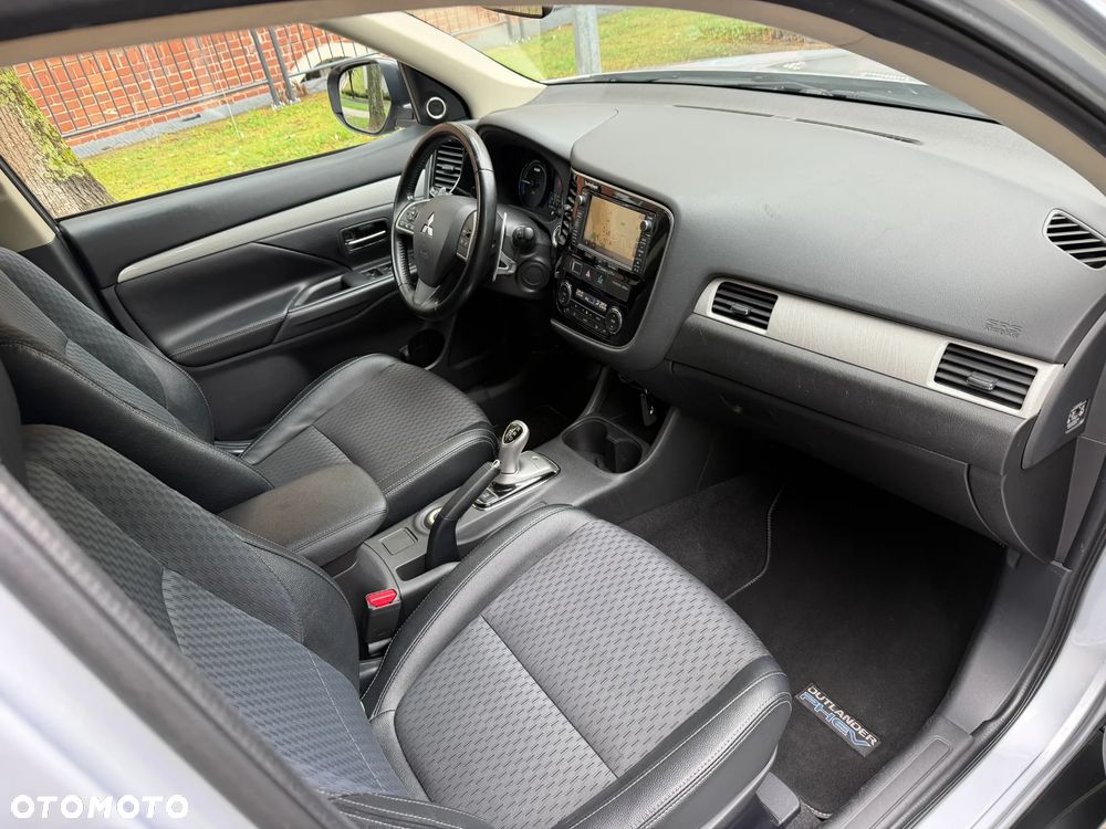Mitsubishi Outlander 2.0 4WD Plus - 9