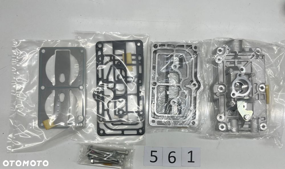 Zestaw głowicy cylindra sprężarki powietrza Knorr-Bremse K060323K50 Volvo / Renault - 1