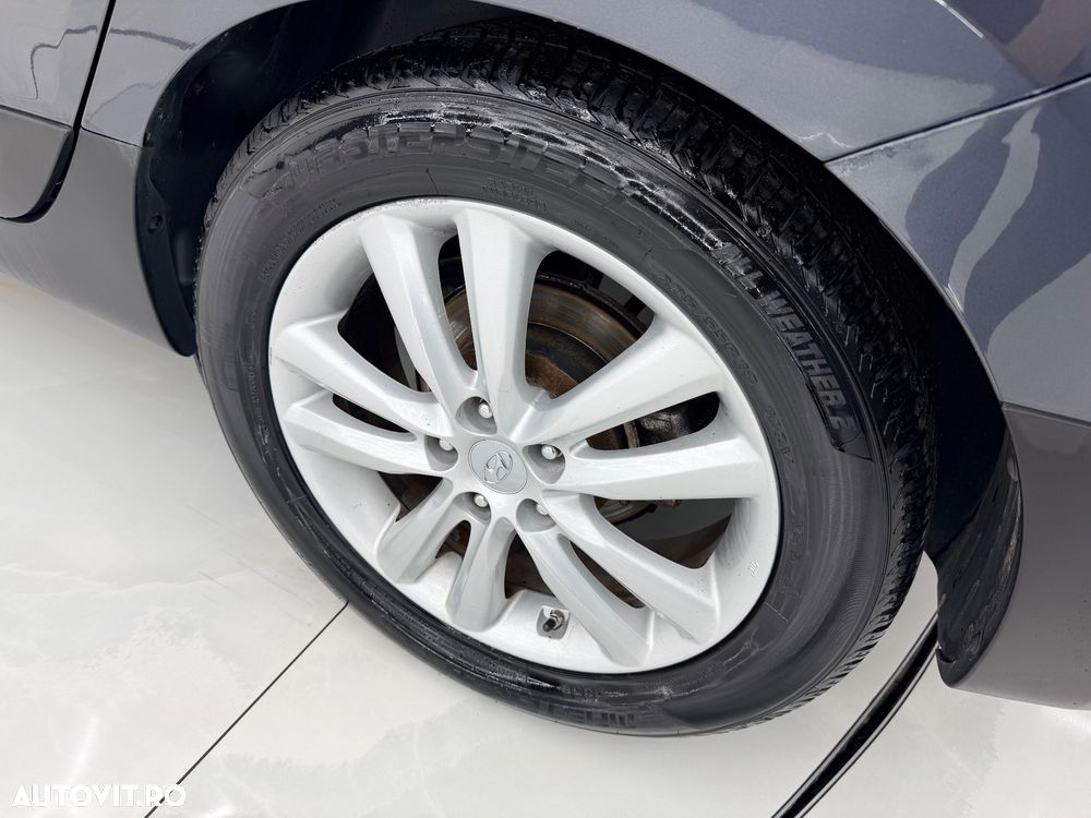 Hyundai ix35 2.0 CRDI 4WD Fifa World Cup Gold Edition - 10