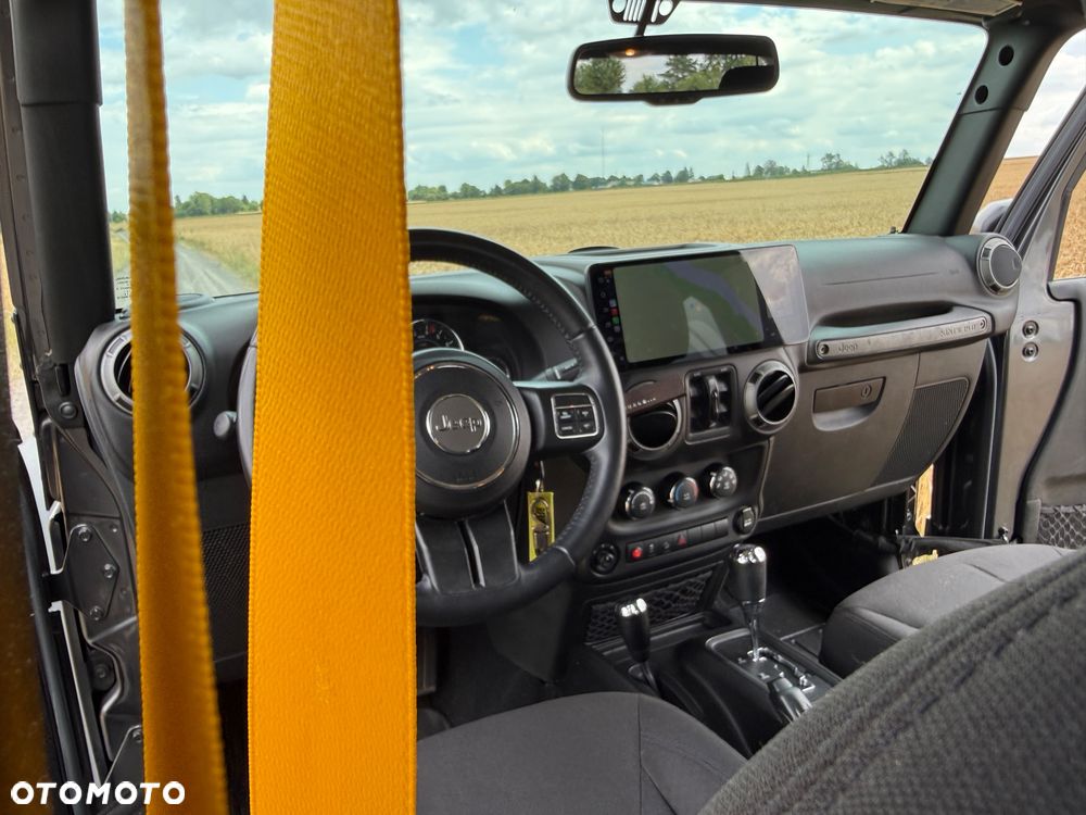 Jeep Wrangler - 16