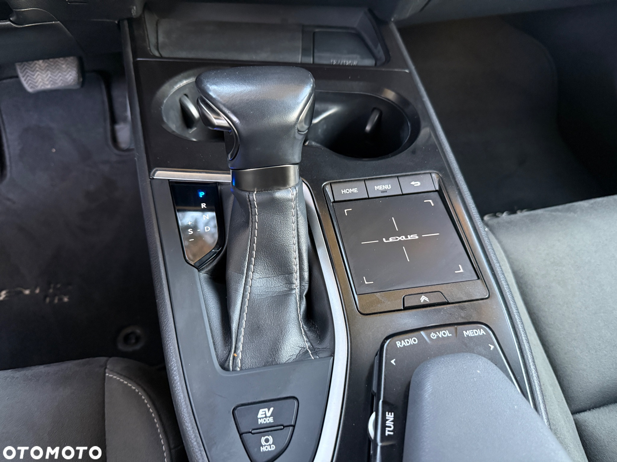 Lexus UX 250h Business Edition - 21