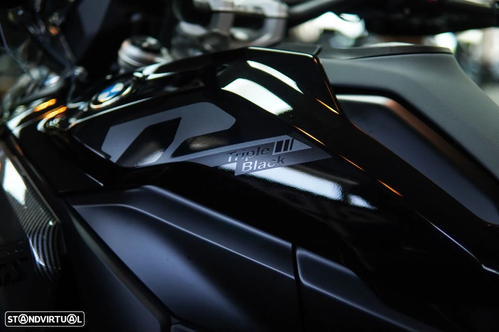 BMW R 1300 GS TRIPLE BLACK C/RODAS RAIOS DOURADAS - 13