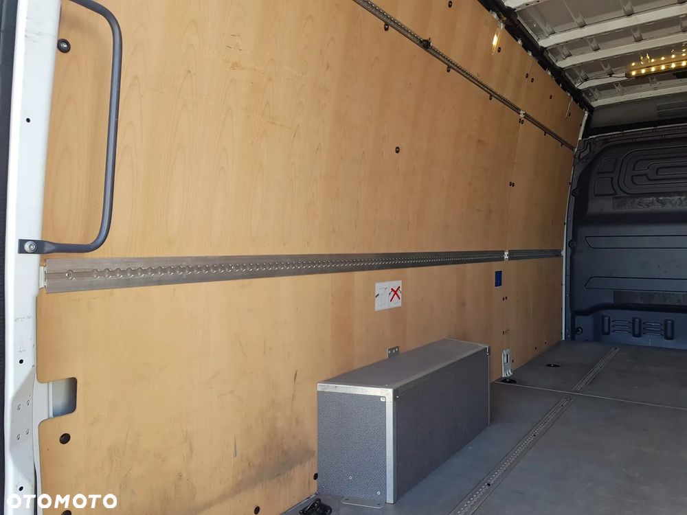 Mercedes-Benz Sprinter - 21