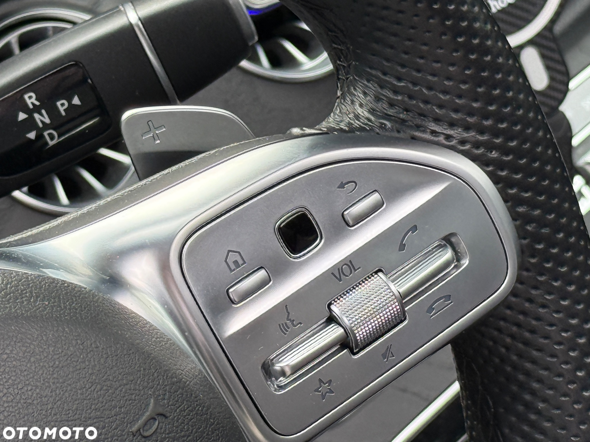 Mercedes-Benz Klasa E 220 d Coupe 4-Matic 9G-TRONIC - 37