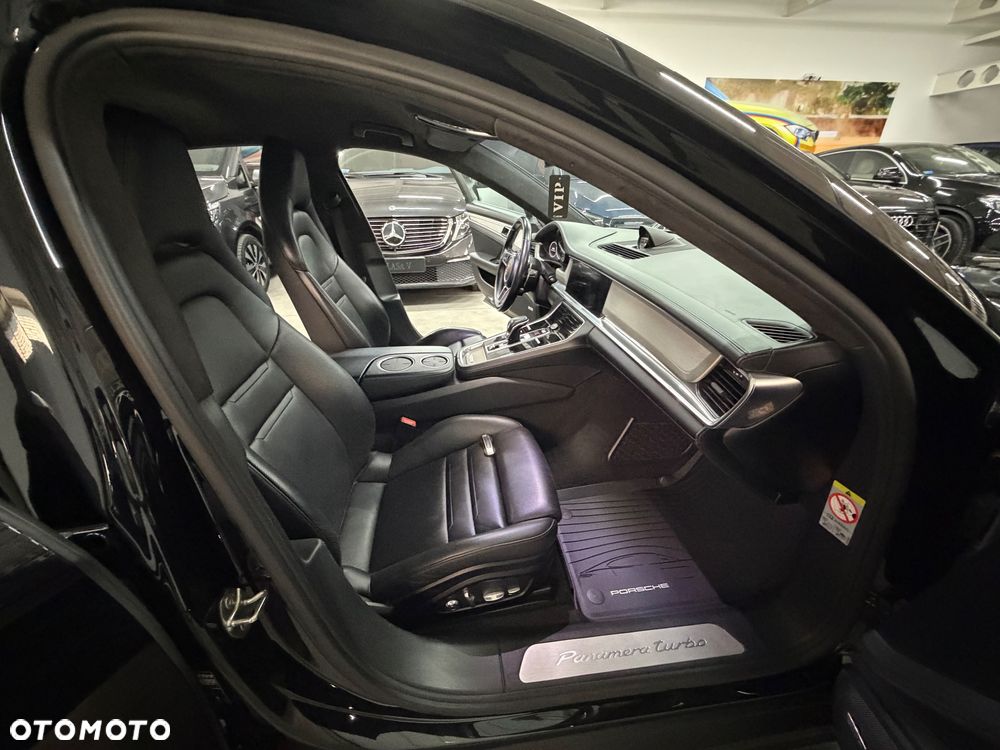 Porsche Panamera Turbo - 23