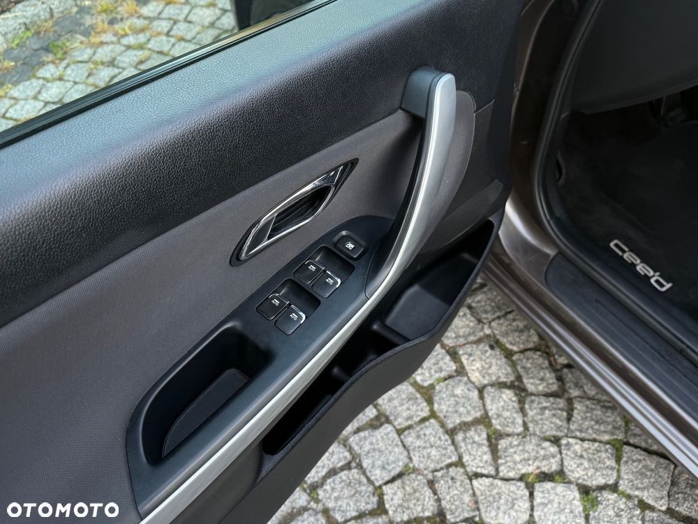 Kia Ceed 1.4 CVVT Dream Team Edition - 23