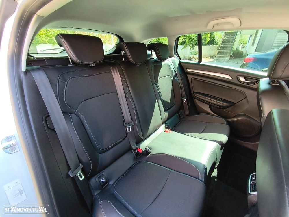 Renault Mégane Sport Tourer E-TECH Plug-in 160 INTENS - 13