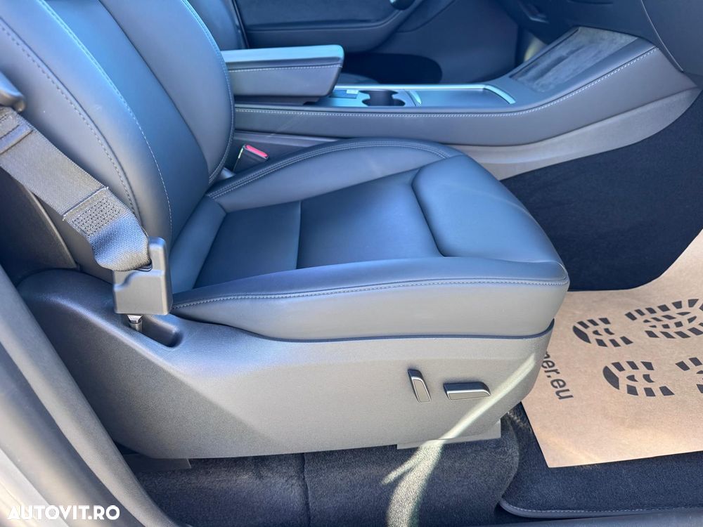 Tesla Model Y Long Range Dual Motor AWD - 13