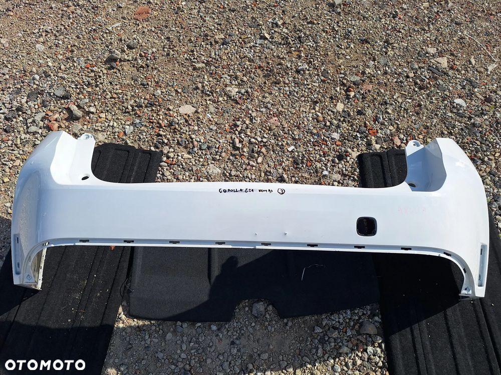 ZDERZAK TYŁ TYLNY TOYOTA COROLLA E21 KOMBI - 1