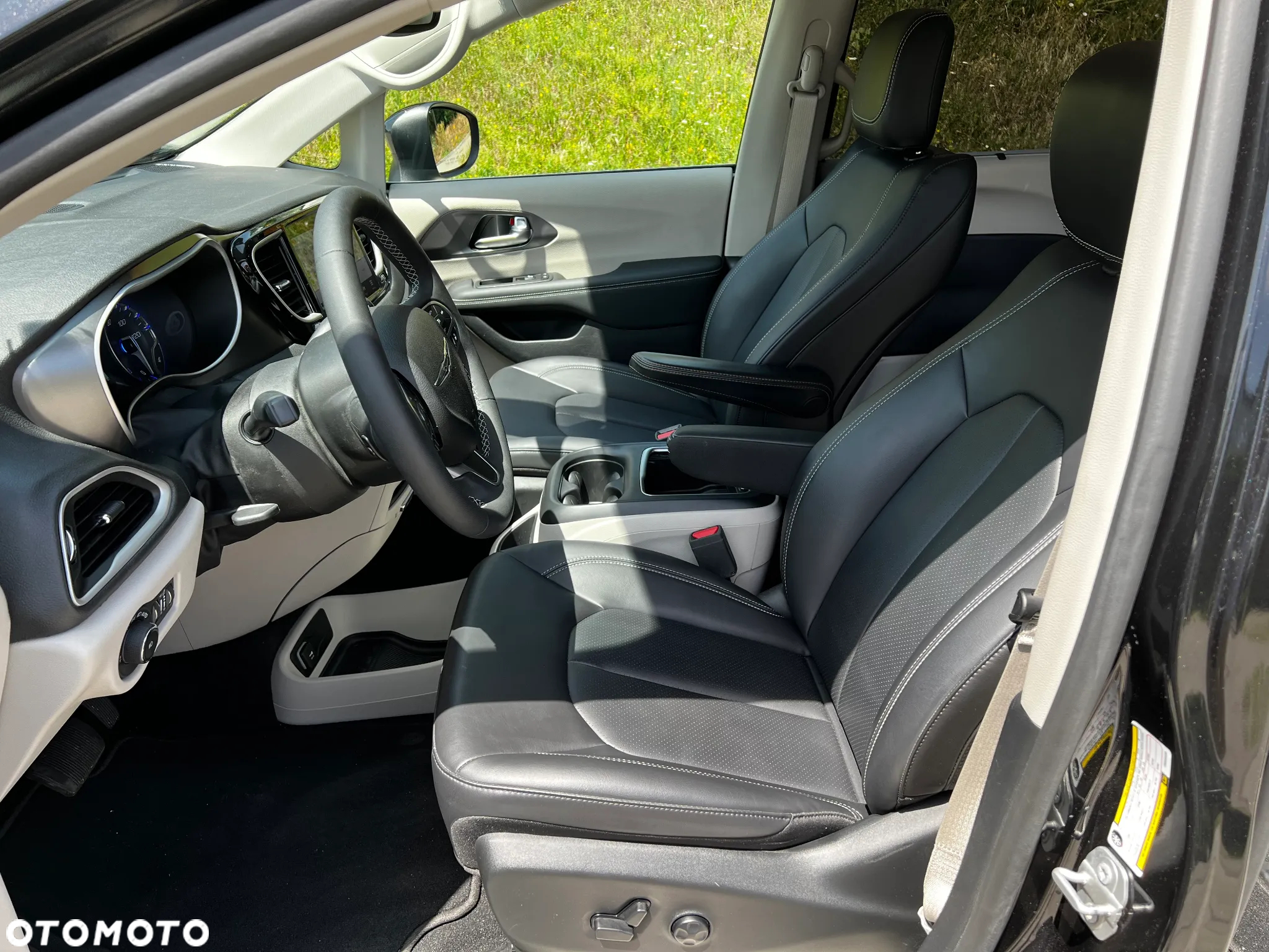 Chrysler Pacifica - 11