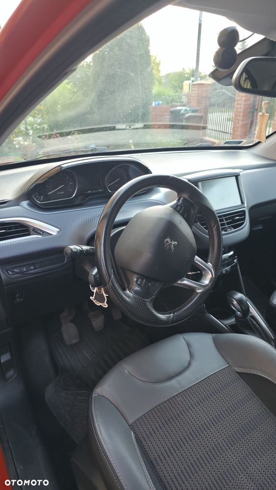 Peugeot 208 1.2 PureTech Allure S&S - 5