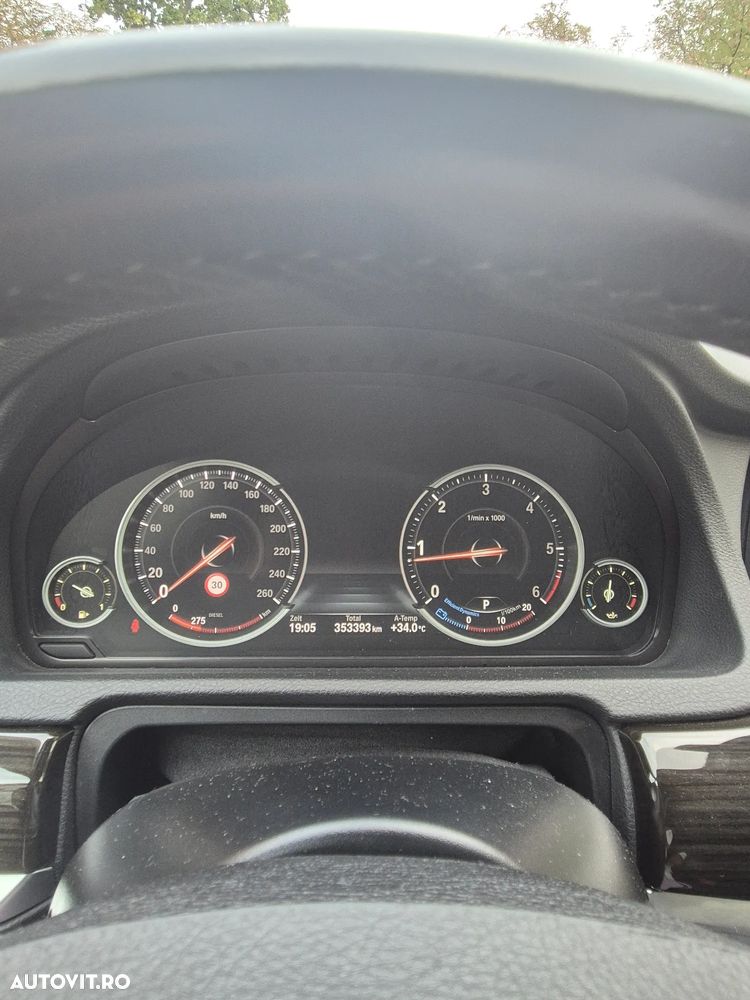 BMW Seria 5 520d Aut. Luxury Line - 11